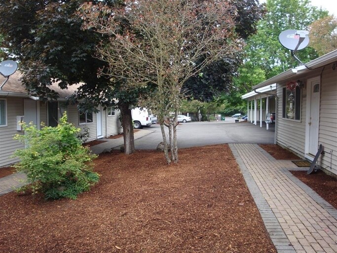 Building Photo - Courtney Road Townhomes