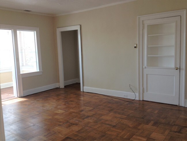 Building Photo - 906 Briarcliff Rd NE