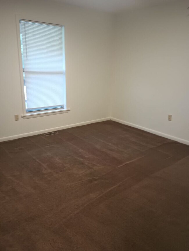 Foto del edificio - 121 Gould Dr