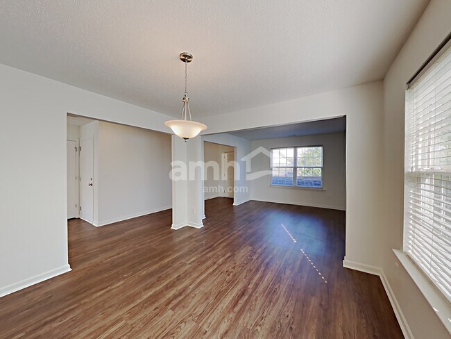 Building Photo - 8017 Wesley Farm Dr