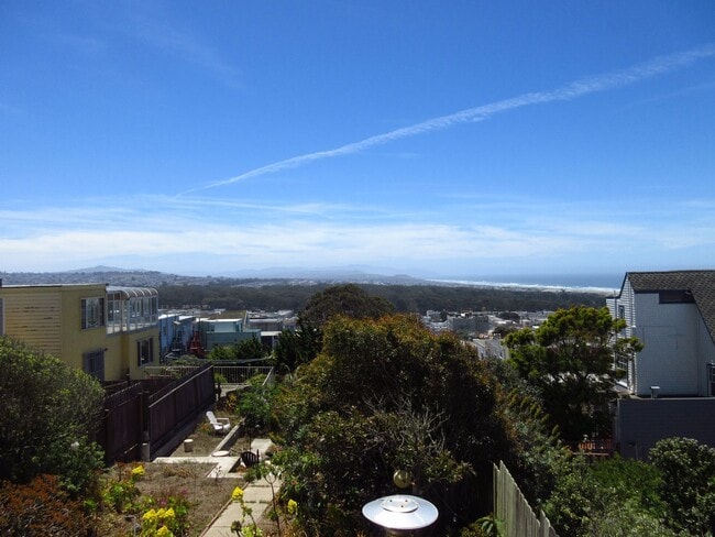 Building Photo - CHARMING RICHMOND 1 BED WITH INCREDIBLE VIEWS!!!