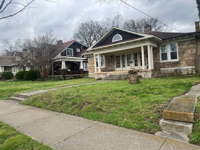 Foto del edificio - 2502 Blair Blvd