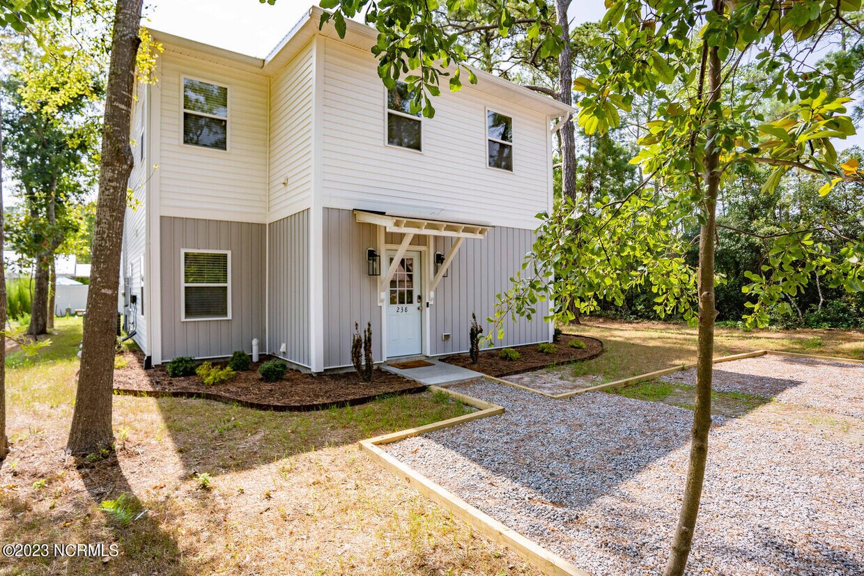 Foto principal - 238 NE 70th St