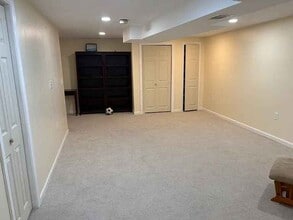 Building Photo - 121 Cadogan Way