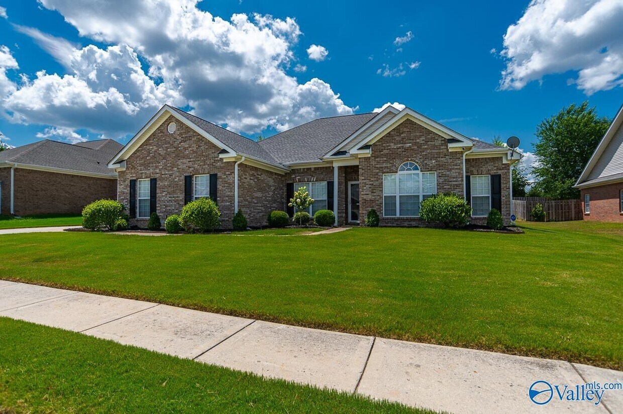 Foto principal - 8821 Belle Mor Dr NW