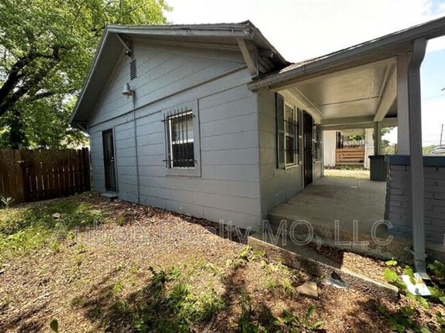 Foto del edificio - 2905 E 61st St