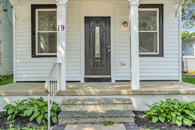 Building Photo - 19 E Main St