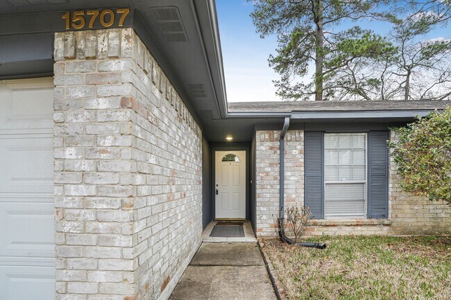 Foto del edificio - 15707 Baytree Dr