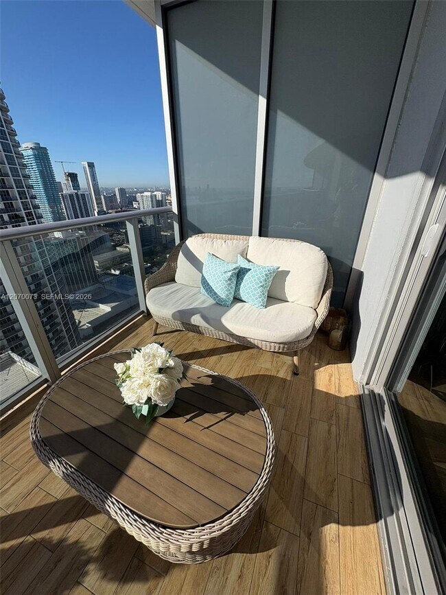 Foto del edificio - 488 NE 18th St