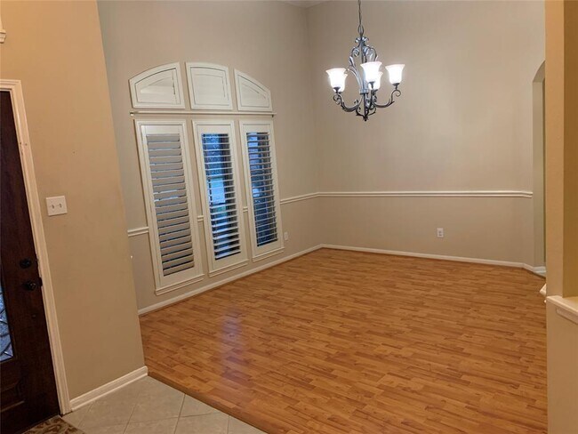 Building Photo - 2114 Winding Hollow Dr