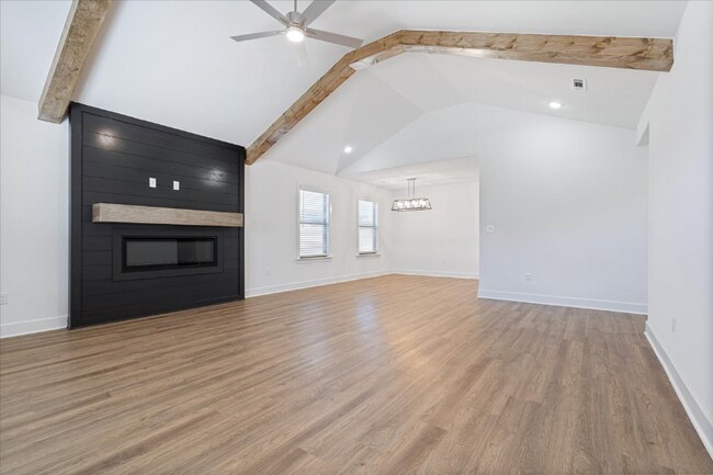 Foto del edificio - 1251 Monarch Rd