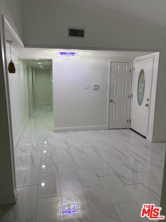 Foto del edificio - 20424 Marilla St