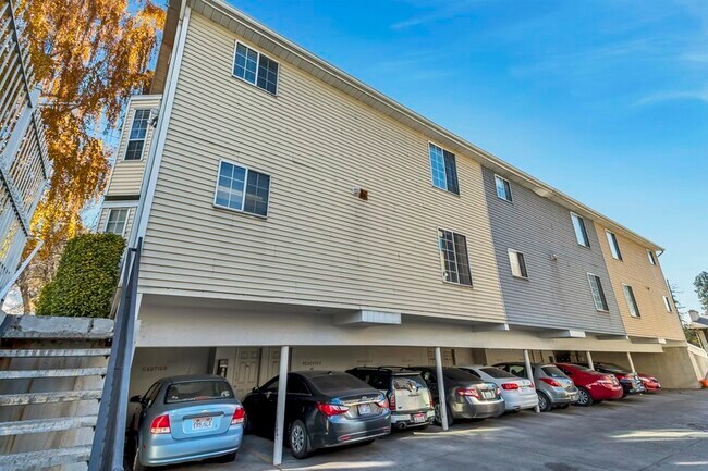 Building Photo - 611 N 700 E