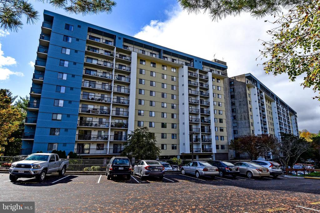 Building Photo - 3800 Powell Ln
