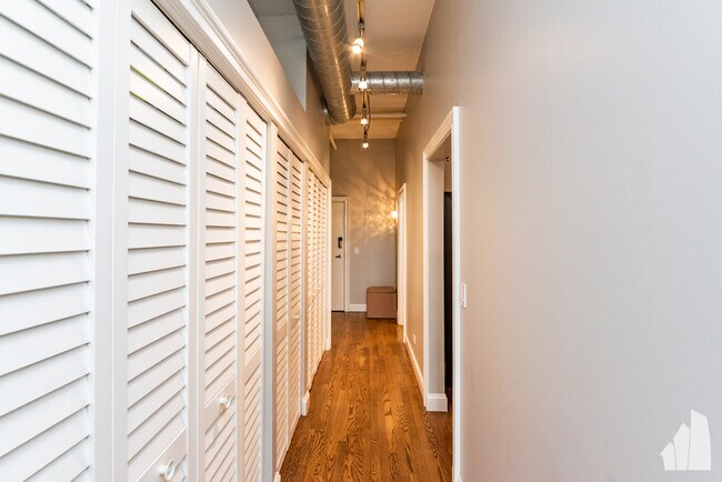 Building Photo - 1000 W Adams St