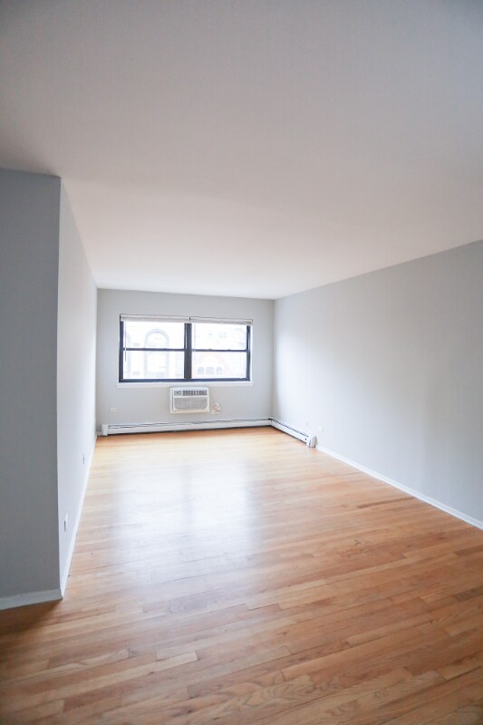Foto principal - 2828 N Cambridge Ave