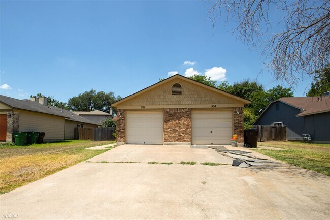 Building Photo - 2 br, 2 bath Duplex - 510 Greenlawn Blvd 1 1