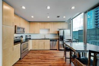Building Photo - 5925 Almeda Rd