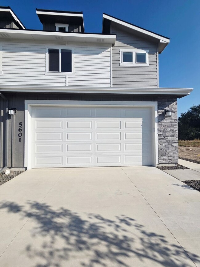 Building Photo - 560 Desert Rose Ave