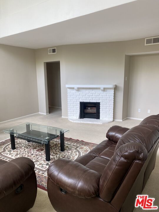 Foto del edificio - 10800 Holman Ave