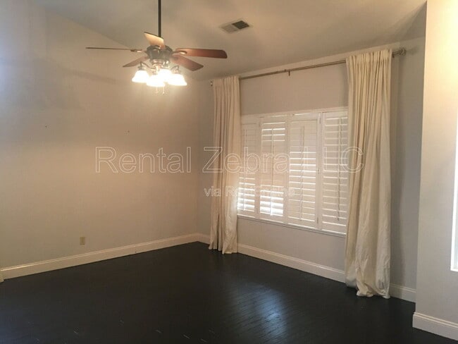 Foto del edificio - 3746 Pheasant Ct