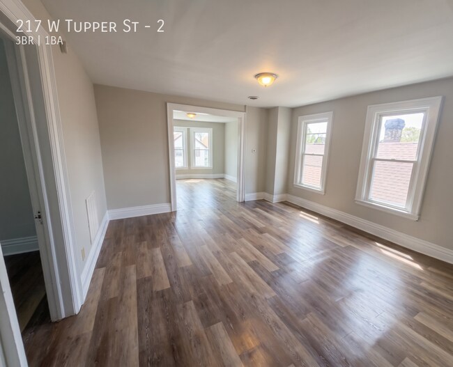 Building Photo - 217 W Tupper St