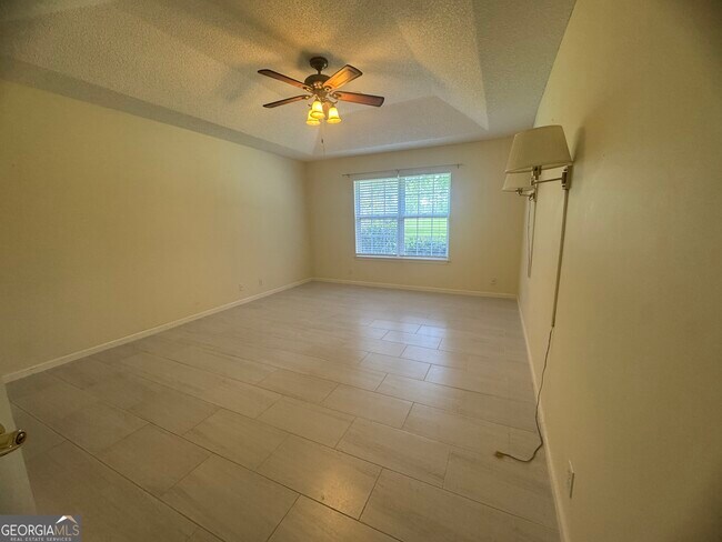 Building Photo - 204 Cardinal Cir W