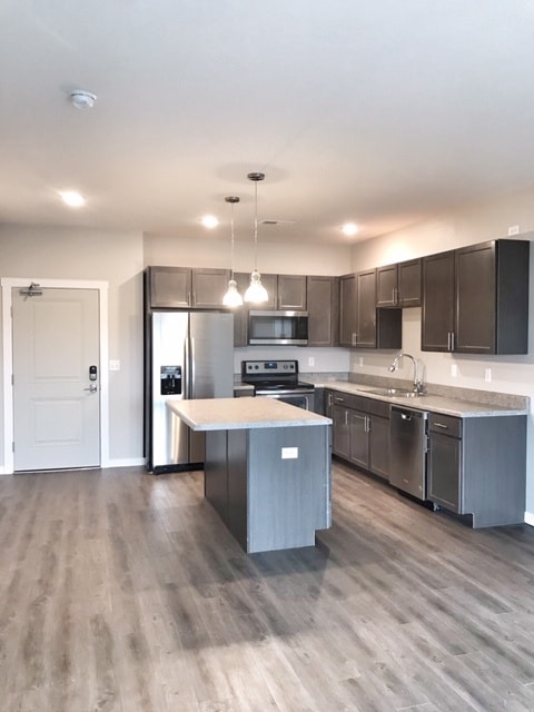 Building Photo - Hickman Hills Apartments