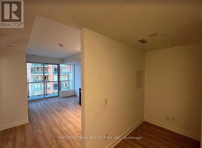Photo du bâtiment - 135-1135 E Liberty St
