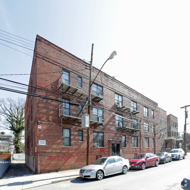 Building Photo - 747 E 226th