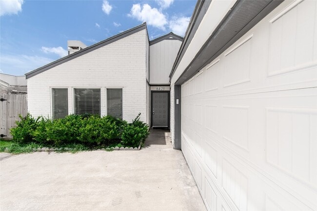Photo - 6423 Coachwood Drive Unit House