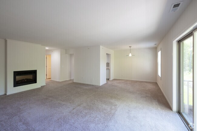 2 habitaciones, 1 baño - 1120 pies cuadrados - Sala de estar - The Ridge at New Paltz