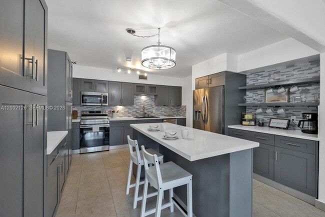 Foto del edificio - 1031 NE Little River Dr