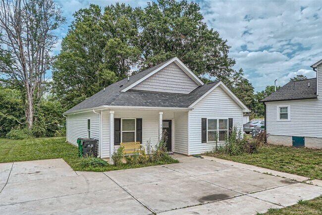 Building Photo - 3912 Freedom Dr