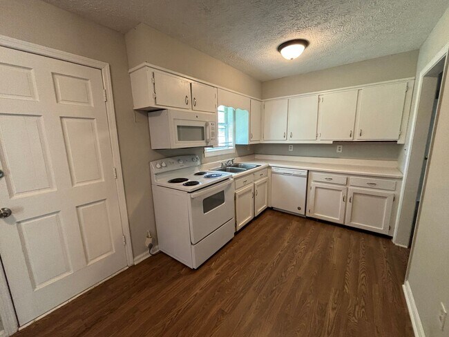 Foto del edificio - 7324 Cave Spring Rd SW