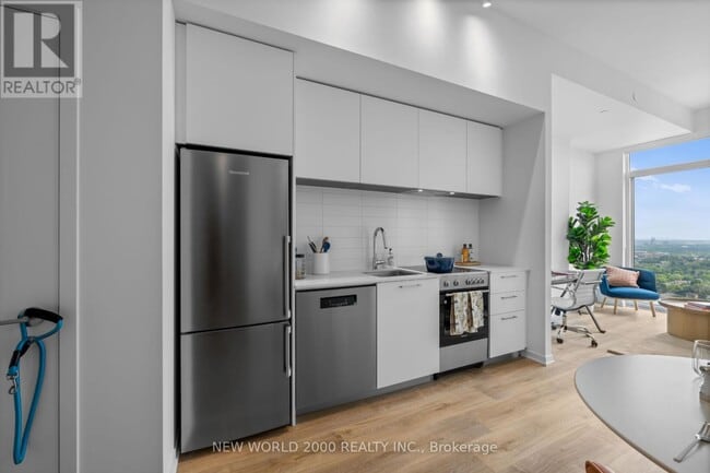 Photo du bâtiment - 101 Roehampton Ave