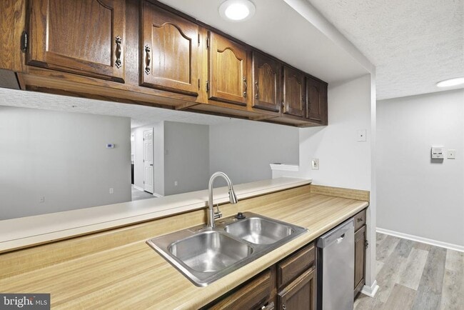 Building Photo - 907 Woodbridge Ct