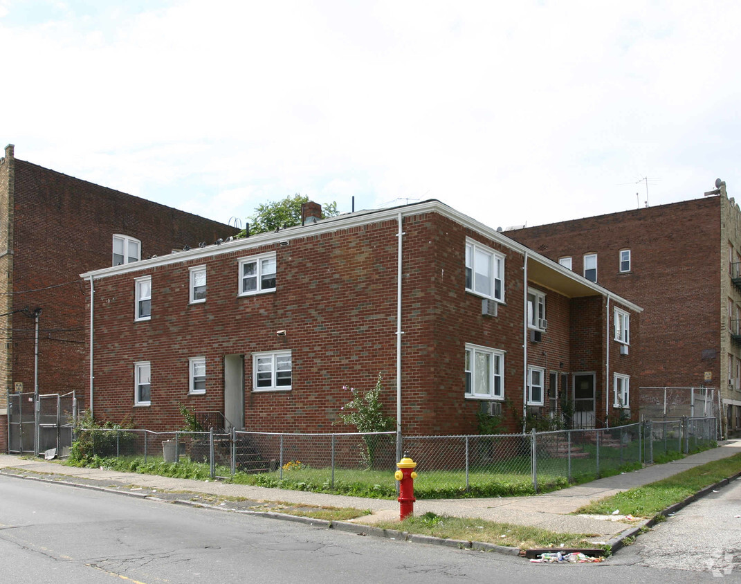 Building Photo - 614 E 18th St