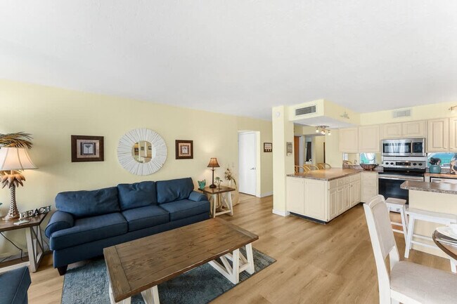 Building Photo - 8743 Thomas Dr