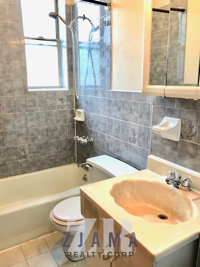 Building Photo - 618 11Th St