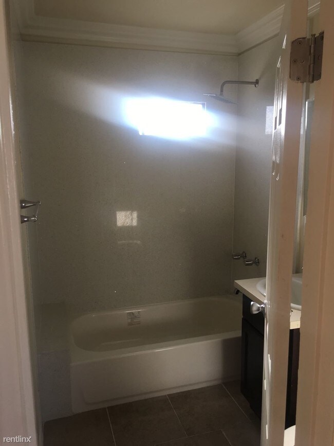 Foto del edificio - 810 W 137th St