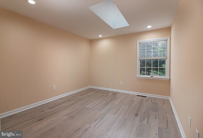 Building Photo - 96 Clearfalls Ct