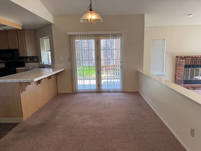 Building Photo - Rocklin home close to shopping
