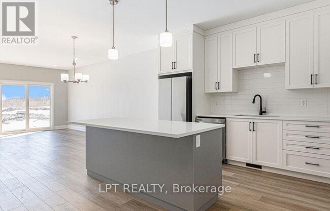 Building Photo - 826 Namur St