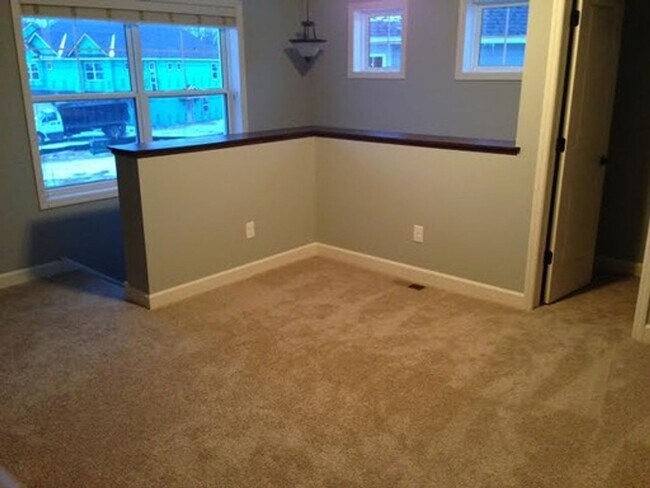 Foto del edificio - Beautiful New Construction End Unit Townho...