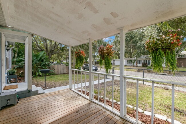 Building Photo - FULLY FENCED Home For Rent in St Petersburg!