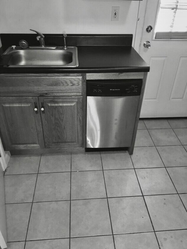 Photo - 107 s 12th