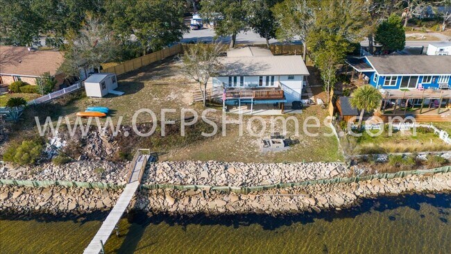Foto del edificio - Stunning 4-Bedroom, 3-Bath Waterfront Home in Choctaw Beach – 140ft of Bayfront Bliss!
