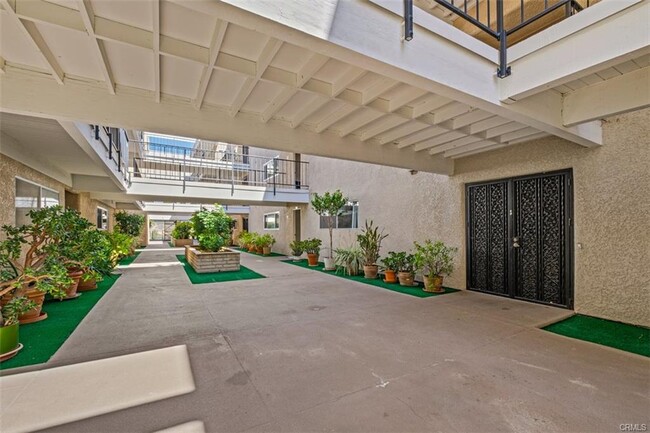 Common shared - 3421 Calle Azul