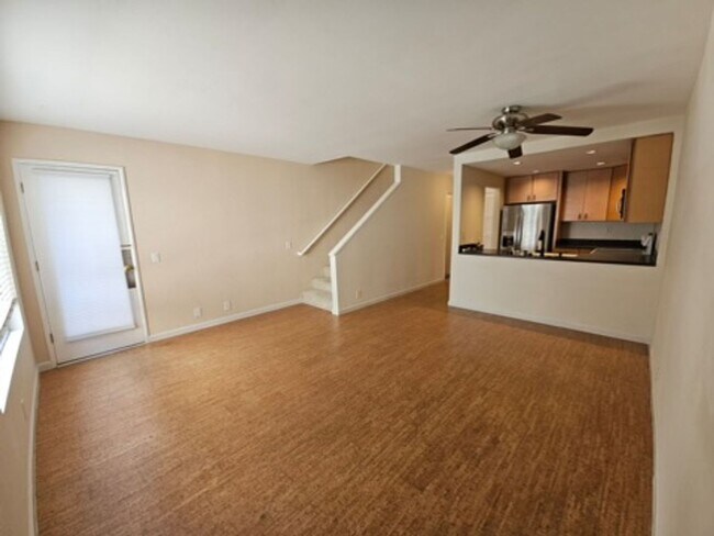 Foto del edificio - 1BR/1BA CONDO with GARAGE and PARKING in S...